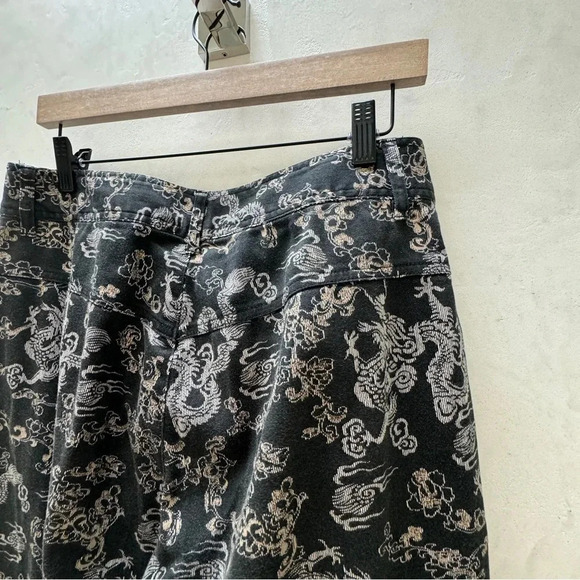 VTG Lees || Women's Dragon Printed Pants Black Ankle Cuffed Size 10 - Picture 9 of 12